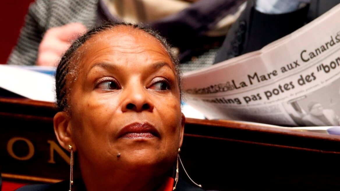 Γαλλία: 100.000 υπογραφές «στηρίζουν» την μαύρη υπουργό Δικαιοσύνης