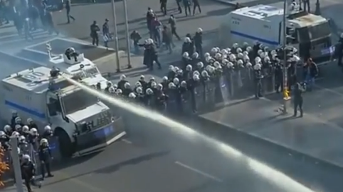 Τουρκία: Σφοδρές συγκρούσεις της αστυνομίας με διαδηλωτές - εκπαιδευτικούς