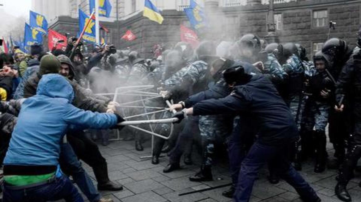 Ουκρανία: Πάνω από 100.000 διαδηλωτές στους δρόμους του Κιέβου