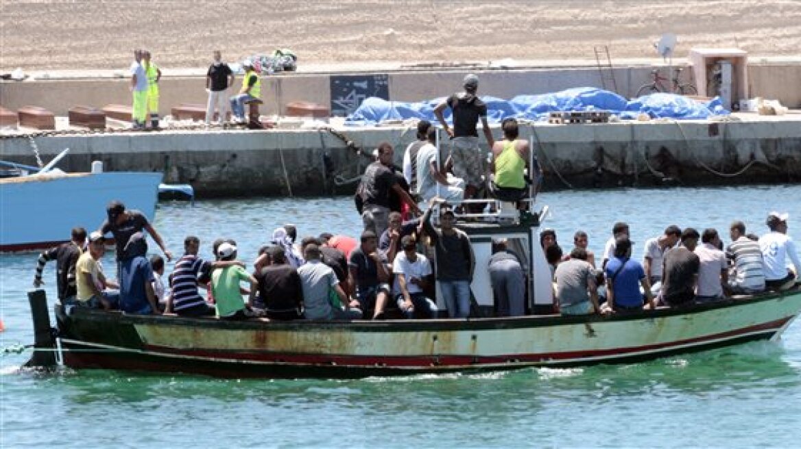 Διάσωση 53 μεταναστών στις ακτές της Ανδαλουσίας