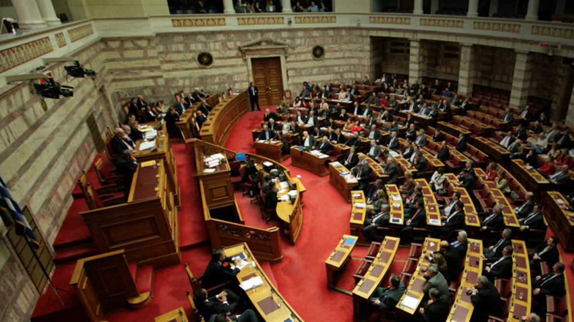 Βουλή: Άγρια πολιτική σύγκρουση για τα φάρμακα