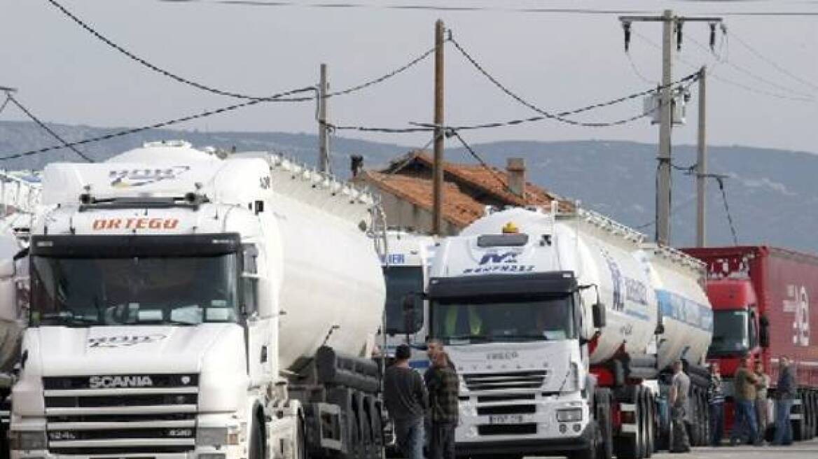 Γαλλία: Χιλιάδες φορτηγά απέκλεισαν τις εθνικές οδούς 
