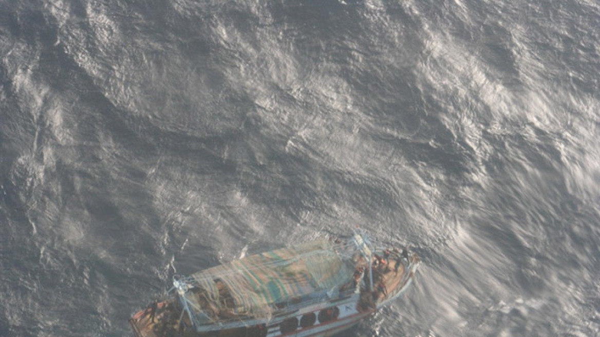 Αίσιο τέλος με το ακυβέρνητο πλοίο ανοικτά των ακτών της Καλαβρίας