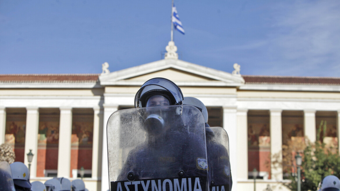 Κόντρα Δένδια-ΣΥΡΙΖΑ για τα επεισόδια στην πρωινή πορεία για τον Γρηγορόπουλο