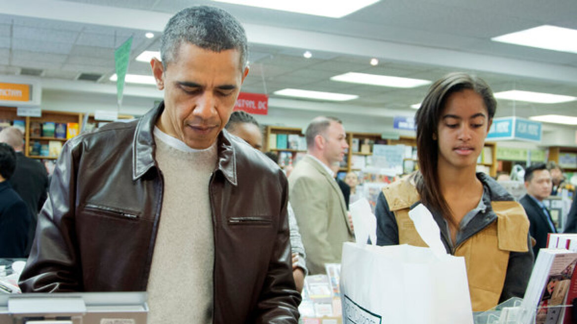 Ποια είναι τα βιβλία που αγόρασε ο Ομπάμα για τη νέα χρονιά