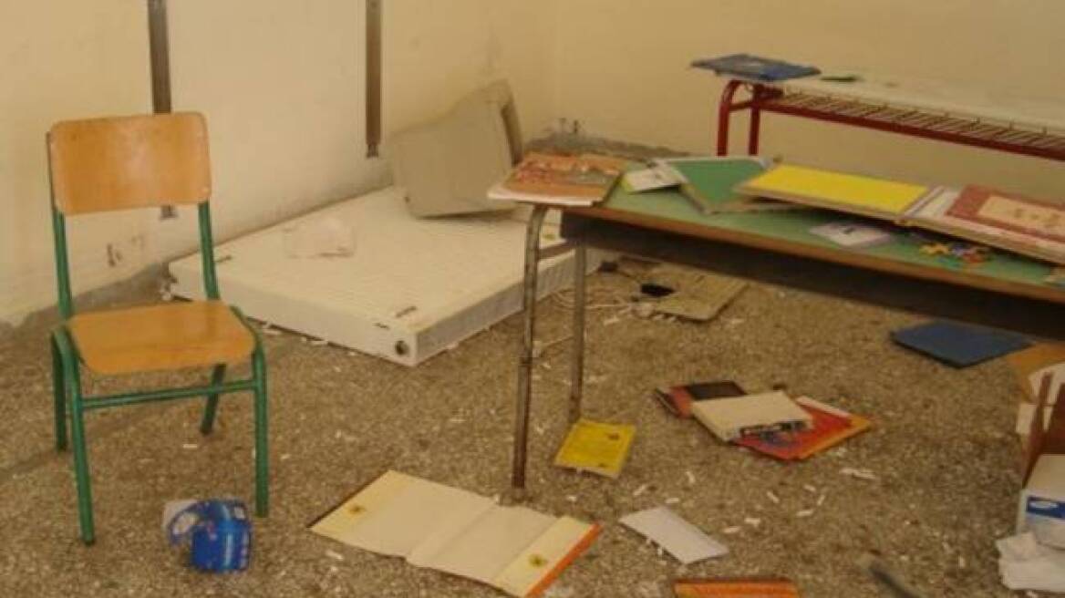 Χίος: Τσιγγάνοι «ρήμαξαν» τρία σχολεία 