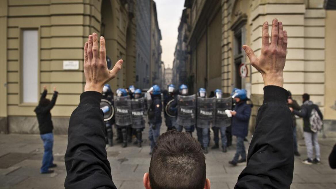 Διαμαρτυρίες και μπλόκα οδηγών φορτηγών στην Ιταλία 