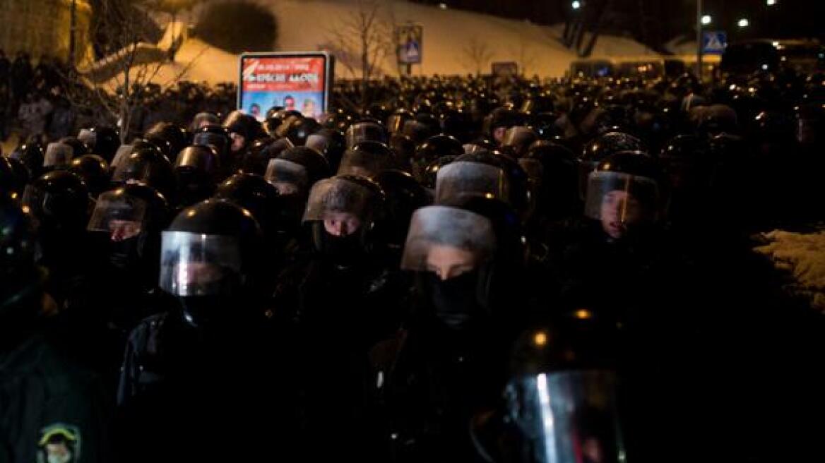 Φωτογραφίες: Συνεχίζονται αμείωτες οι διαδηλώσεις στο Κίεβο 