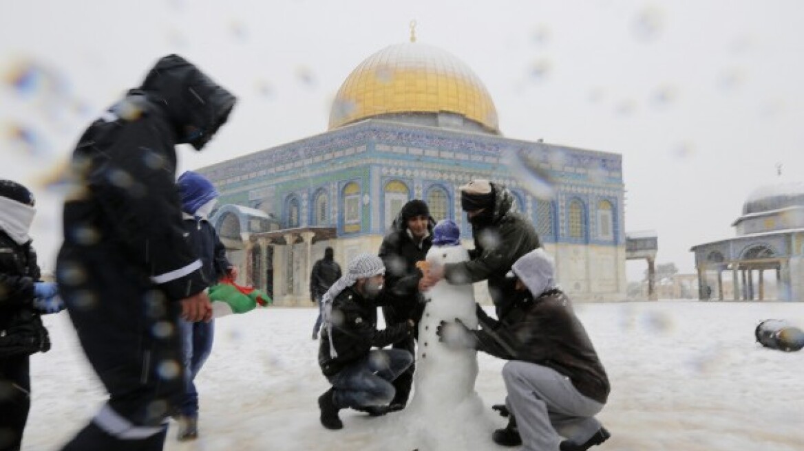 Βίντεο: Πρωτοφανής χιονοθύελλα «παρέλυσε» την Ιερουσαλήμ 