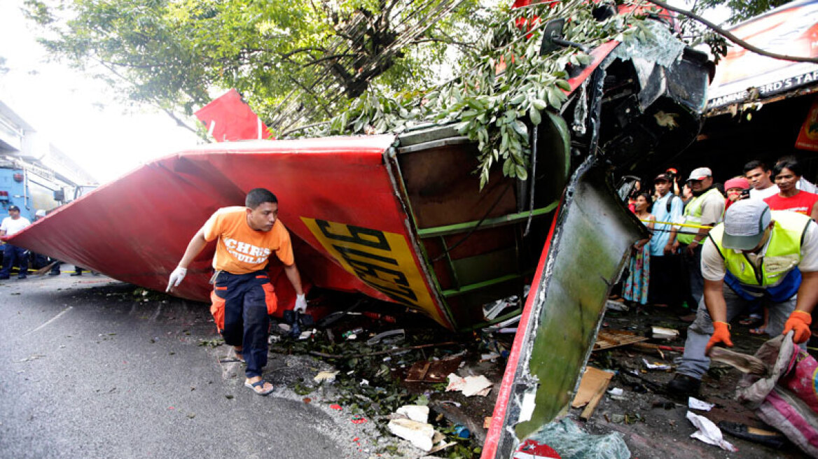 Φιλιππίνες: Λεωφορείο έπεσε από ανισόπεδο κόμβο - 22 νεκροί 