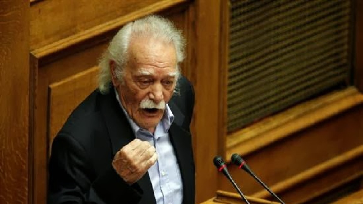 Γλέζος: «Ο φόρος ακινήτων τινάζει τα θεμέλια της ελληνικής κοινωνίας»