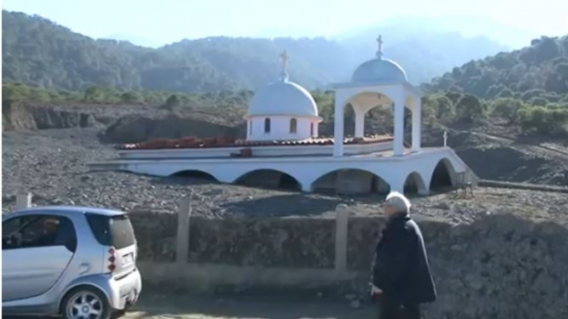 Κορινθία: Εκκλησία θάφτηκε κάτω από λάσπες (βίντεο)