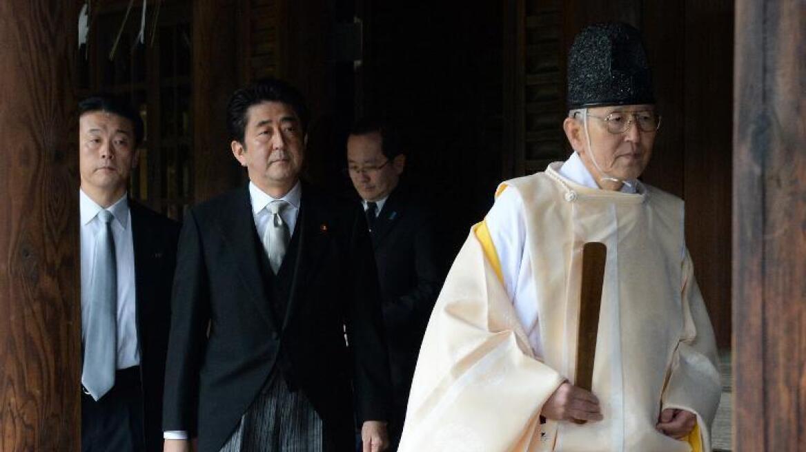 Νότια Κορέα: Έντονες αντιδράσεις για την επίσκεψη Άμπε στο μνημείο Γιασουκούνι