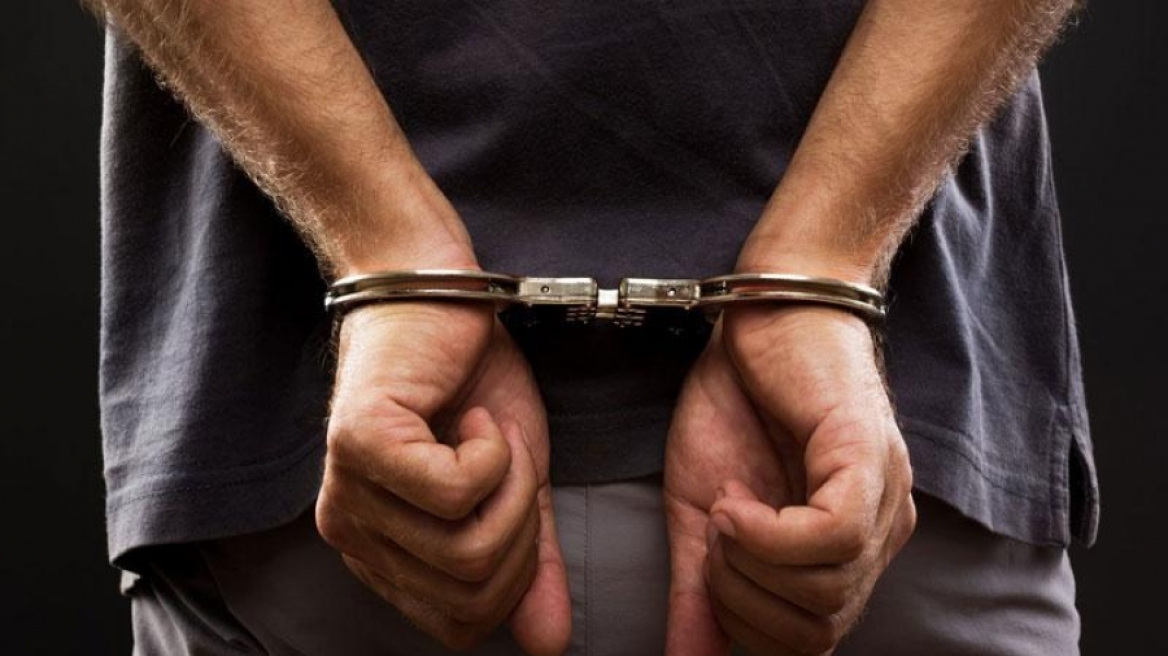 Σύλληψη 35χρονου στον Προμαχώνα για όπλα και βεγγαλικά