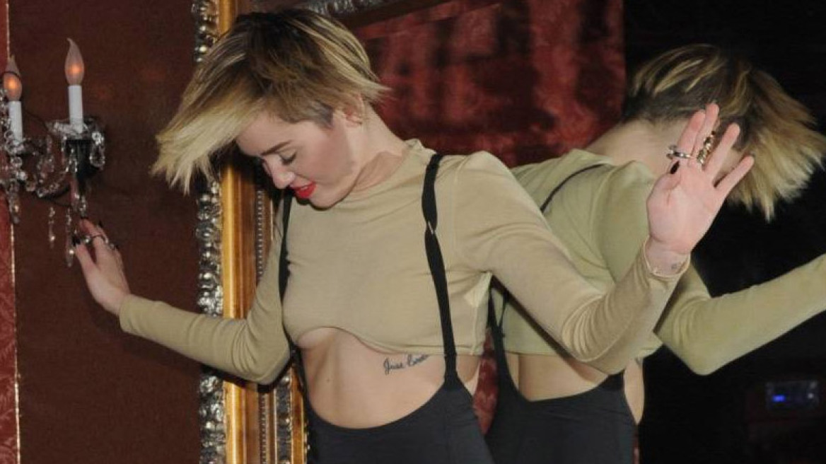 Έξαλλοι χοροί πάνω στα τραπέζια για τη Miley Cyrus
