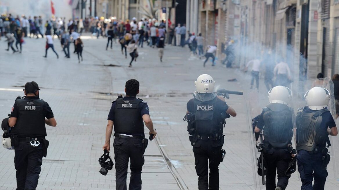 Συγκρούσεις Κούρδων-αστυνομίας και δακρυγόνα στην Κωνσταντινούπολη 