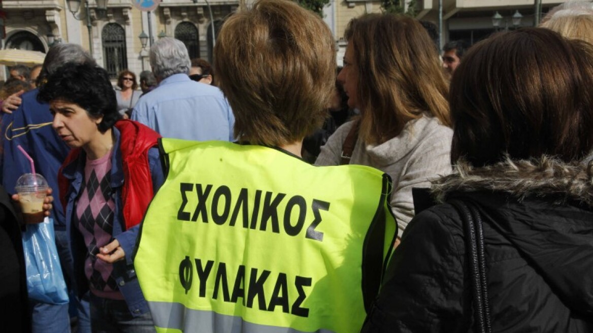 Ένταση και χημικά έξω από το υπ. Διοικητικής Μεταρρύθμισης 