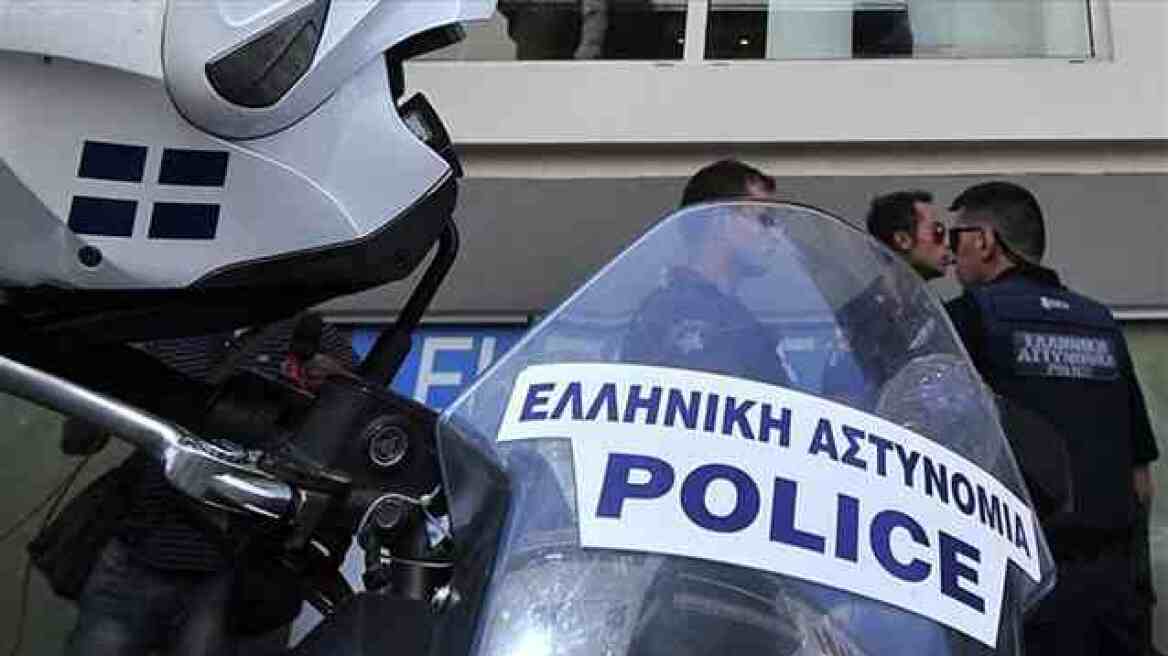 Έρευνες της αστυνομίας για τη σύλληψη δύο ληστών στον Πειραιά