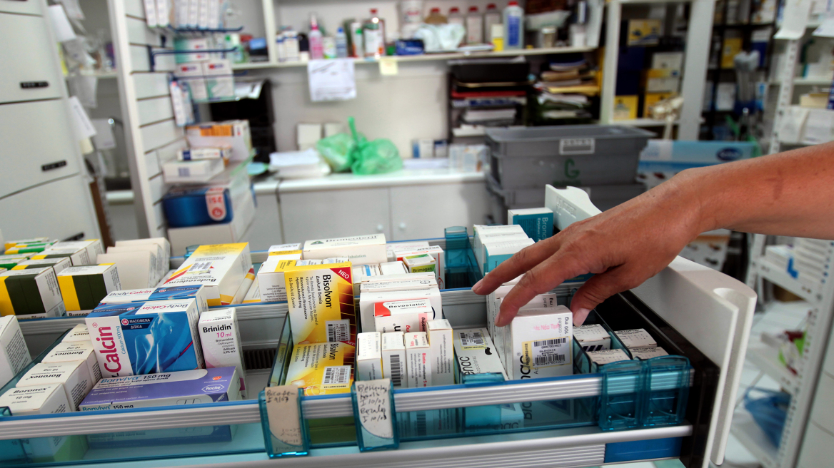 Πλήρη απελευθέρωση του επαγγέλματος των φαρμακοποιών ζητά η Τρόικα