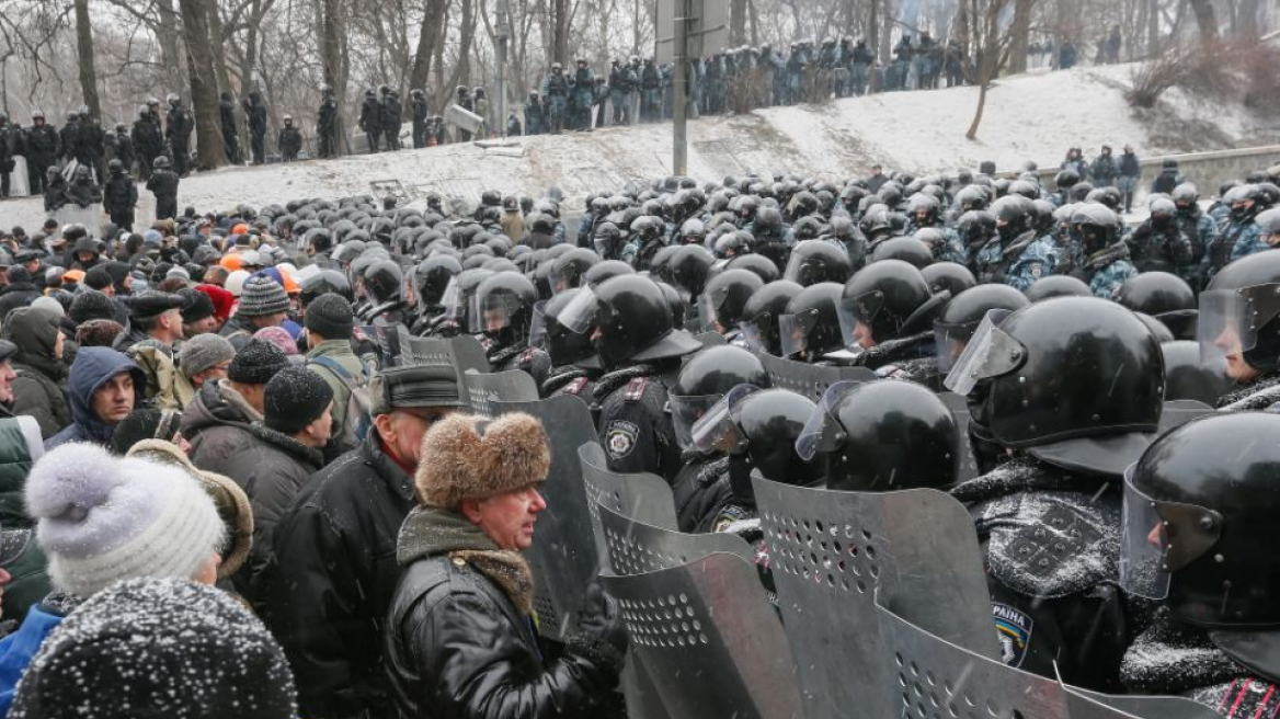 Κίεβο: Τρεις νεκροί στα επεισόδια στην πλατεία Ανεξαρτησίας 