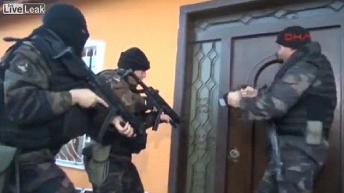 Βίντεο: Τουρκικά EKAM εναντίον πόρτας: Ποιος νίκησε;