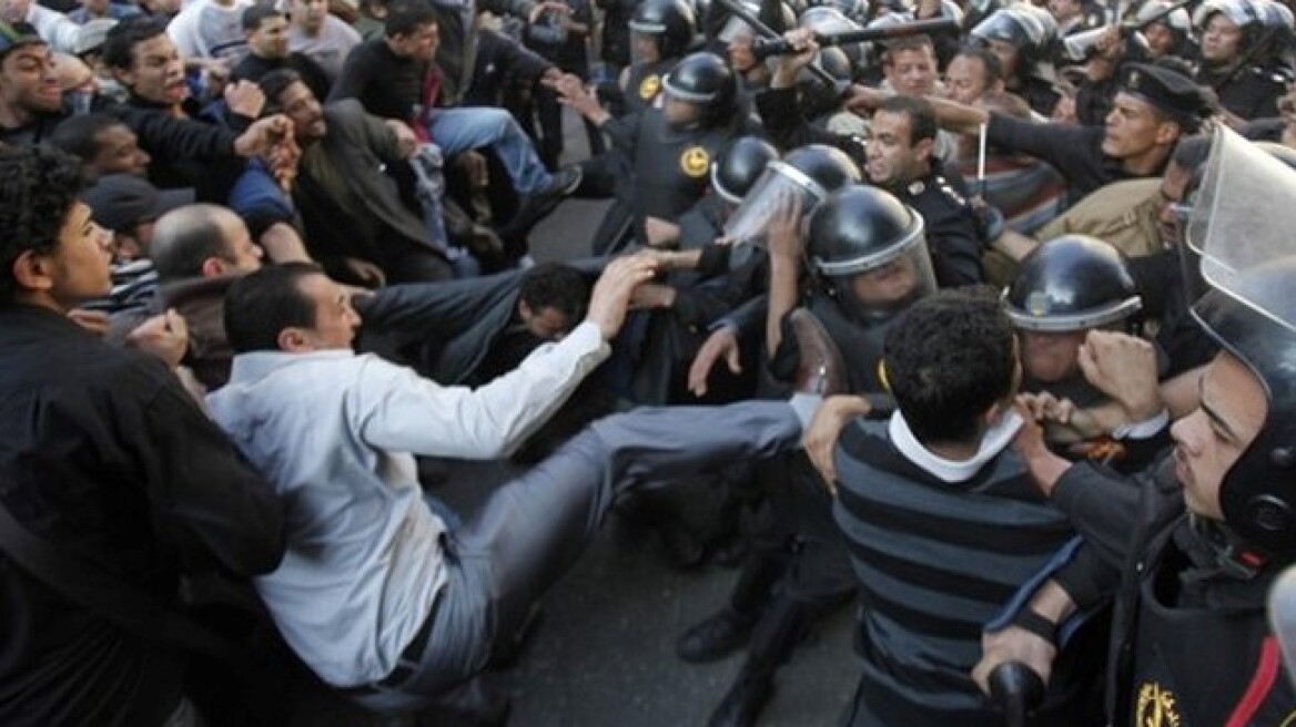 Αίγυπτος: Η αστυνομία διέλυσε με τη βια καθιστική διαμαρτυρία των Αδερφών Μουσουλμάνων