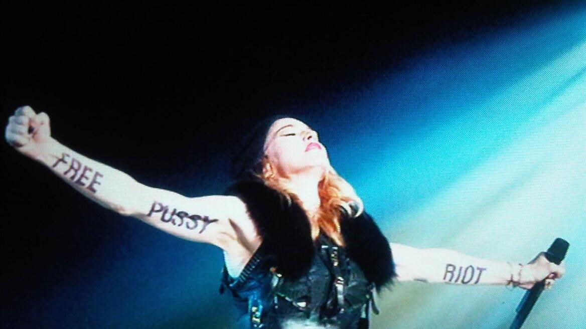 Η Μαντόνα στη σκηνή με τις Pussy Riot