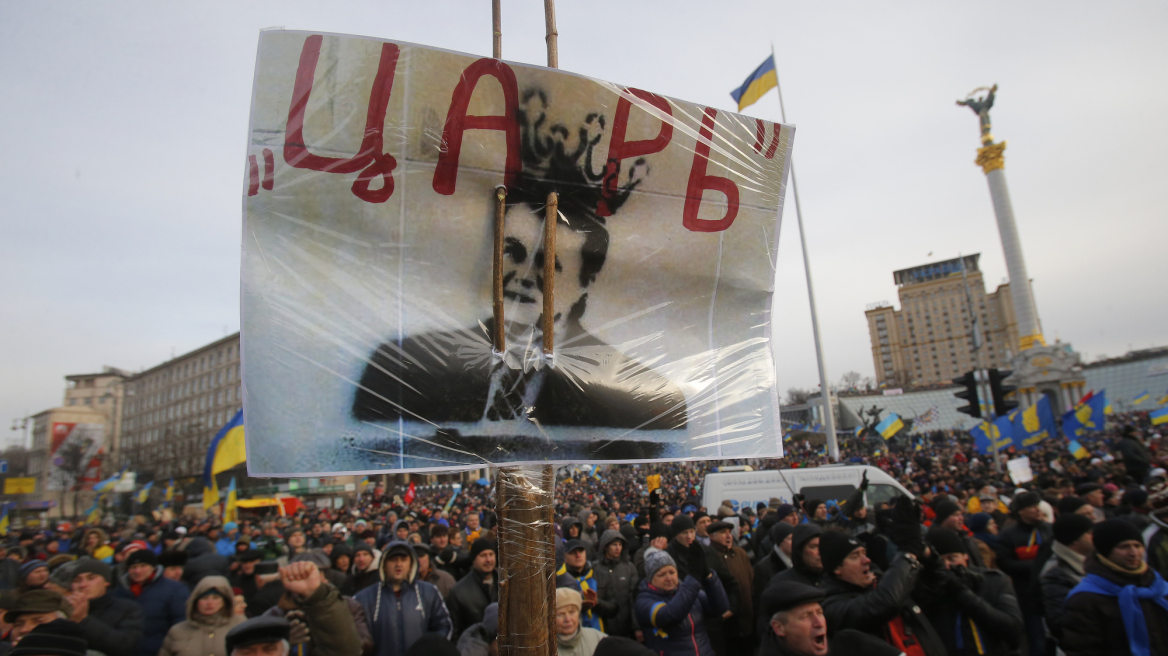 Η Ουκρανία «βράζει», ο Γιανουκόβιτς ξαναπιάνει δουλειά 