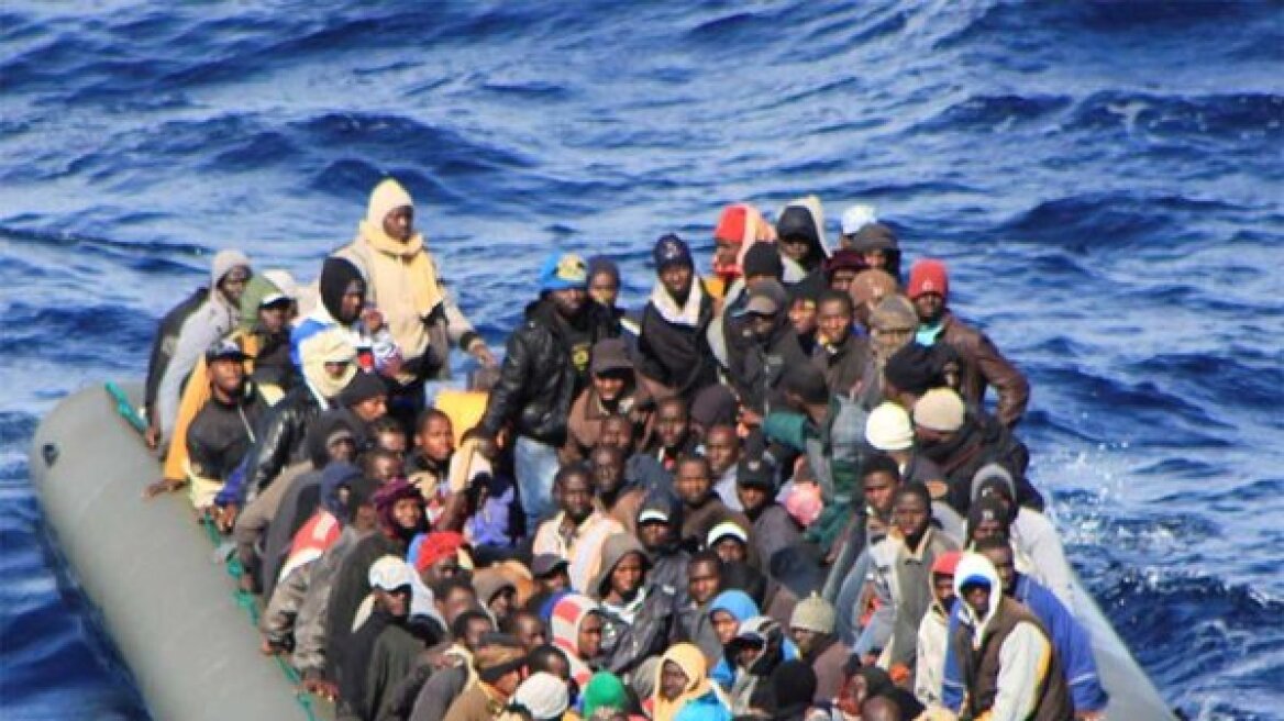 Ιταλία: Με επιτυχία στέφθηκε γιγαντιαία επιχείρηση διάσωσης 1100 μεταναστών από το Ναυτικό