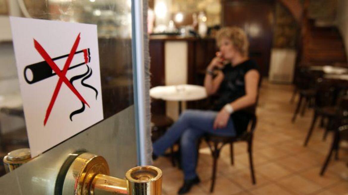 Κρήτη: Απειλές για... ξύλο φέρνουν οι έλεγχοι για το κάπνισμα 