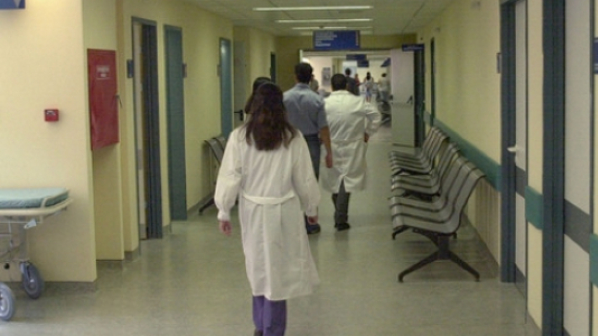 Η έφοδος στο νοσοκομείο αποκάλυψε έξι «μαϊμού»-αποκλειστικές νοσοκόμες