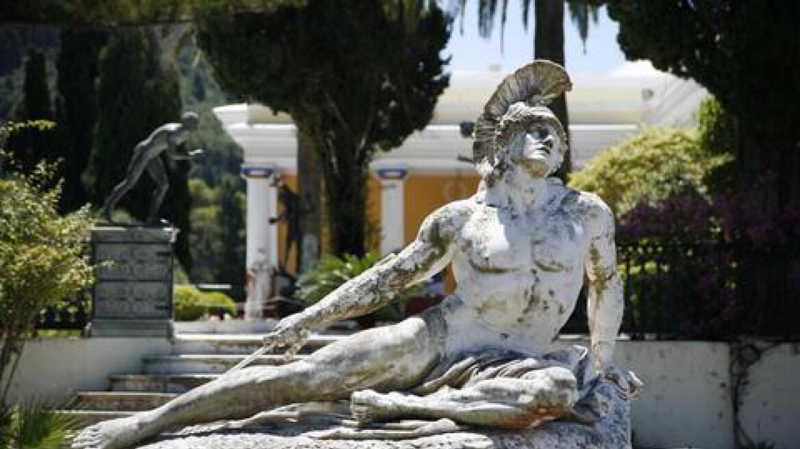  Μνημεία χαρακτηρίστηκαν τα γλυπτά στο Αχίλλειο της Κέρκυρας