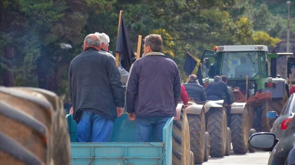 Συμβολικό κλείσιμο της Εγνατίας από αγρότες στον κόμβο Κερδυλλίων