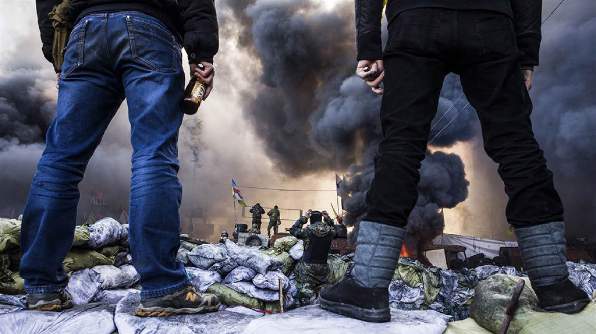 Στα πρόθυρα εμφυλίου η Ουκρανία - 25 οι νεκροί στο Κίεβο