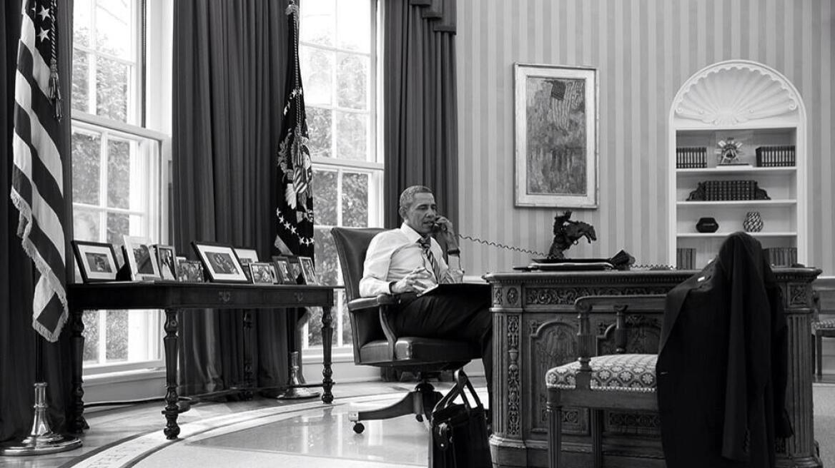 Δείτε τον Ομπάμα να μιλάει στο τηλέφωνο με τη Μέρκελ για την Ουκρανία