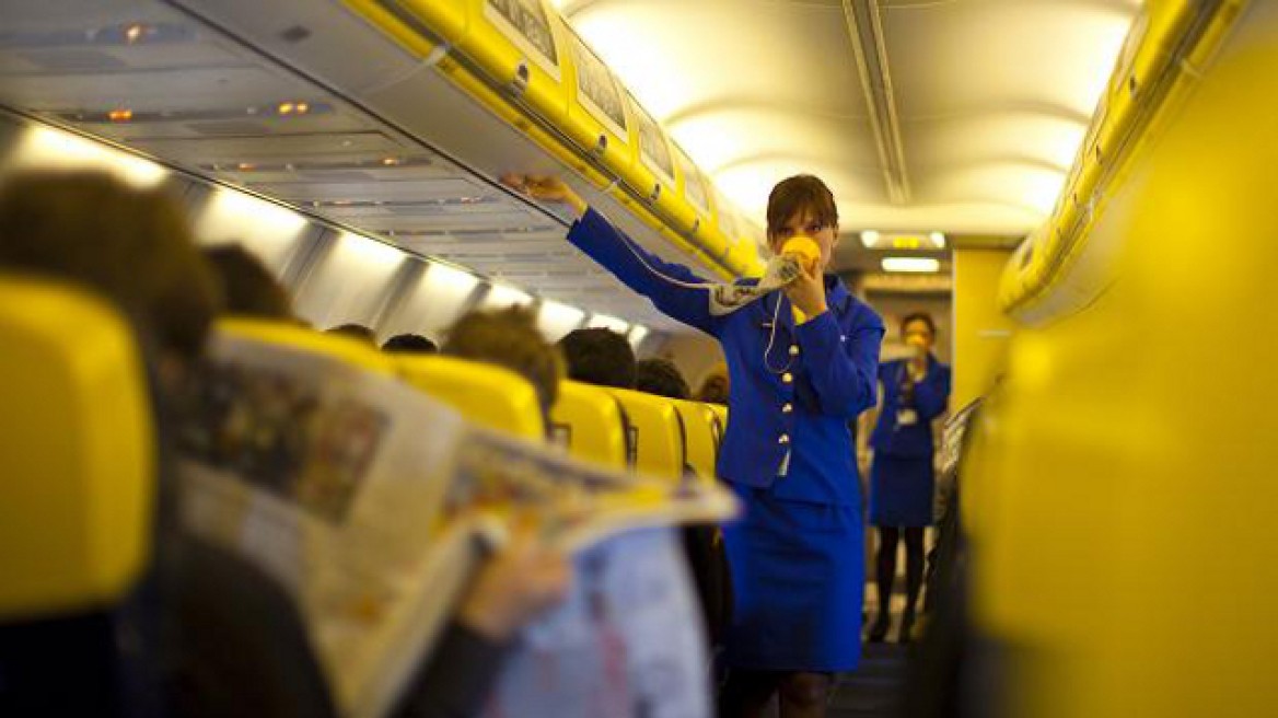 ΓΣΕΕ για Ryanair: «Νέα εργασιακά ήθη: Πληρώνεις για να πληρωθείς»