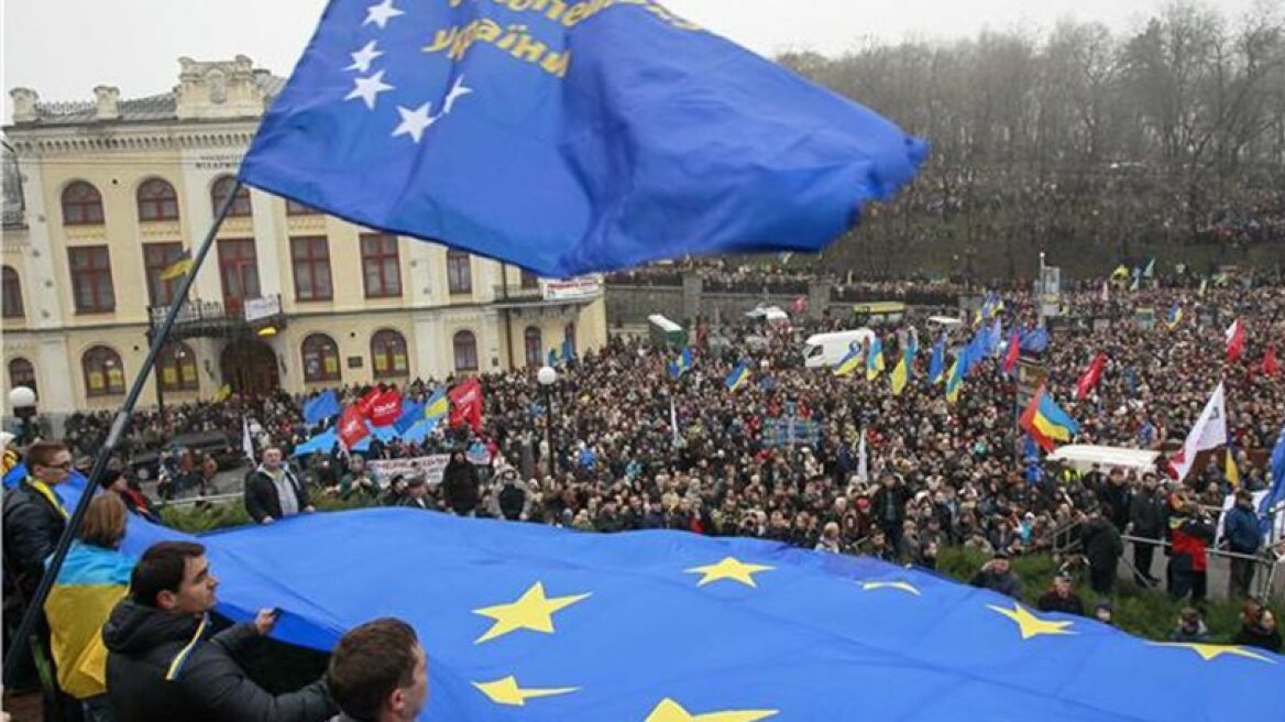 Ουκρανία: Η ΕΕ εξετάζει «διάφορες επιλογές» για τη βοήθεια