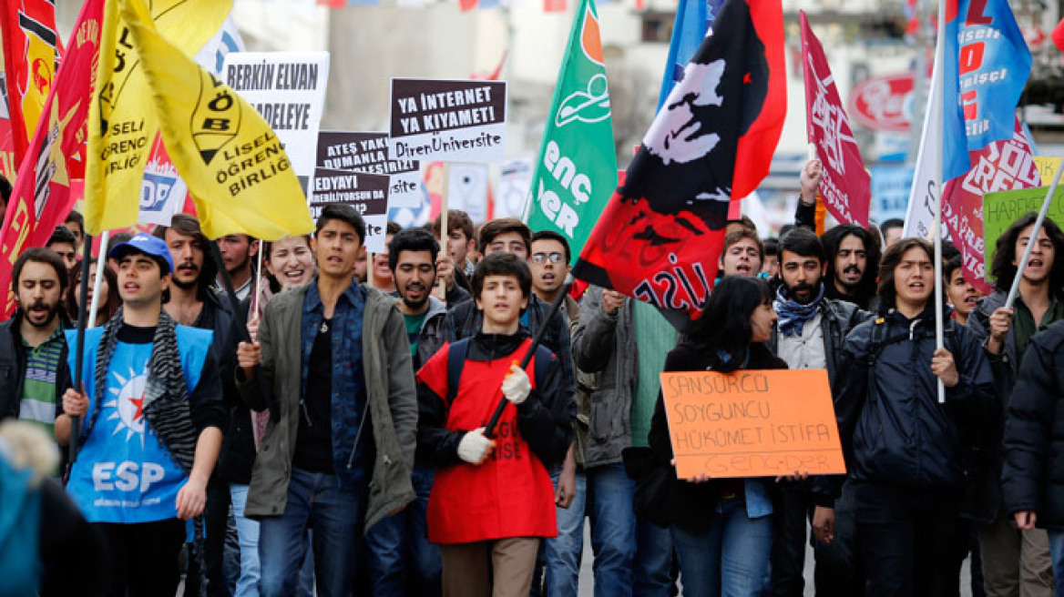 Η Τουρκία «κρυφακούει» 2.500 ανθρώπους, κυρίως ξένους