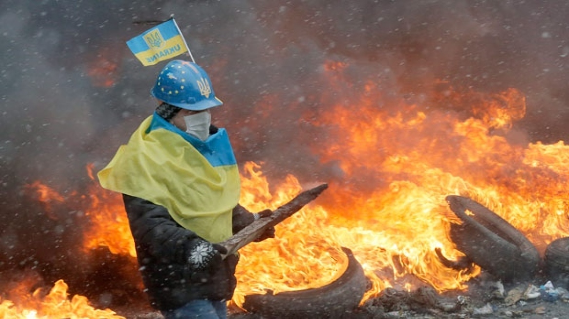 Αντιμέτωπη με τη διχοτόμηση η Ουκρανία - «Βραδυφλεγής βόμβα» η Κριμαία