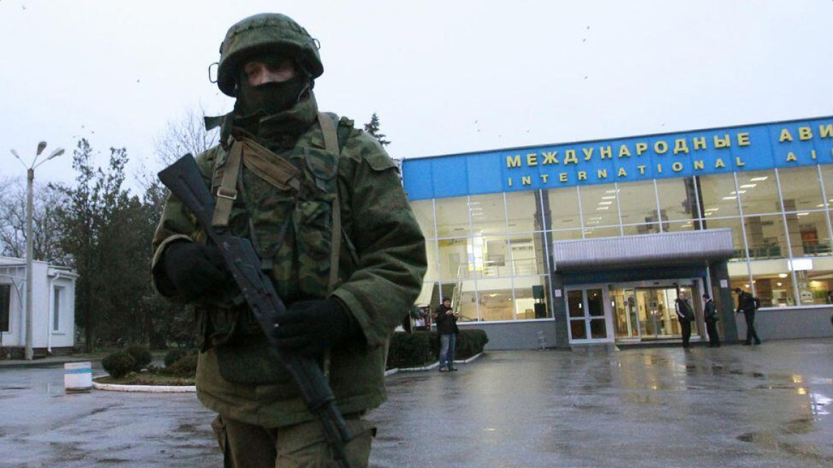 Κριμαία: Σε τεντωμένο σκοινί η κατάσταση, μετά την  κατάληψη των αεροδρομίων