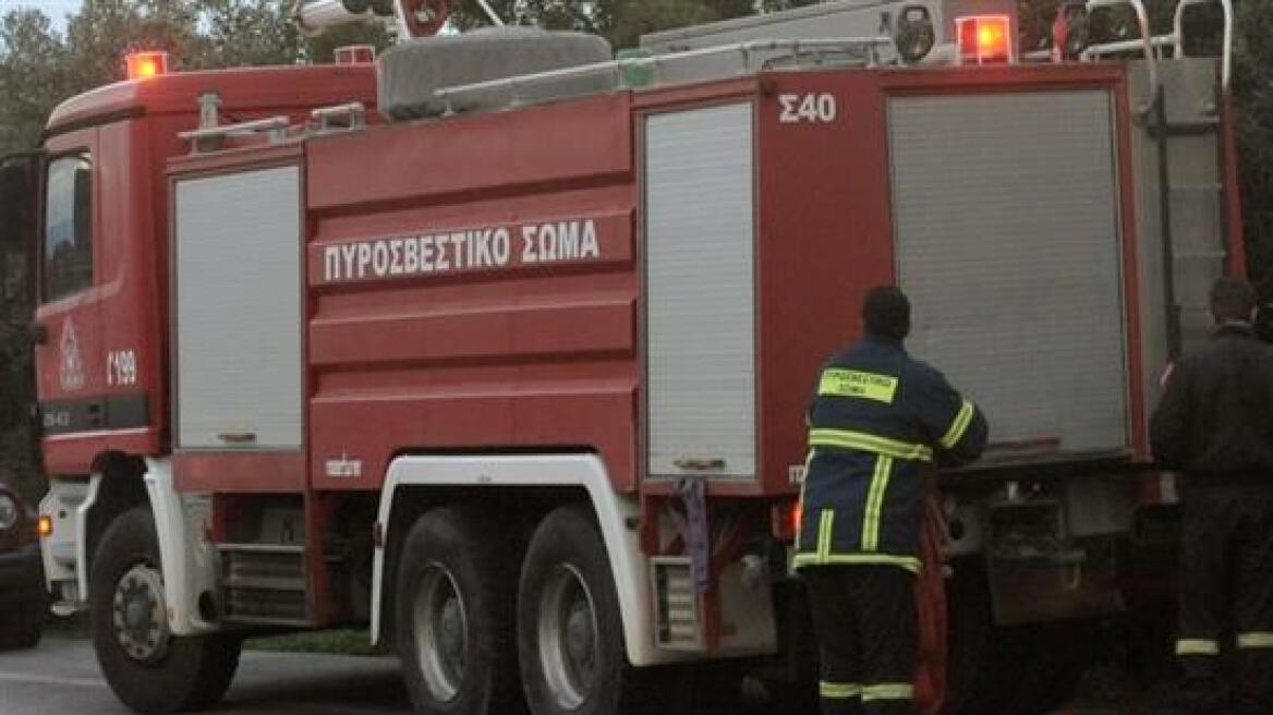 Παρολίγο τραγωδία στη Δημητσάνα: Τρεις τραυματίες από φωτιά σε ξενώνα 