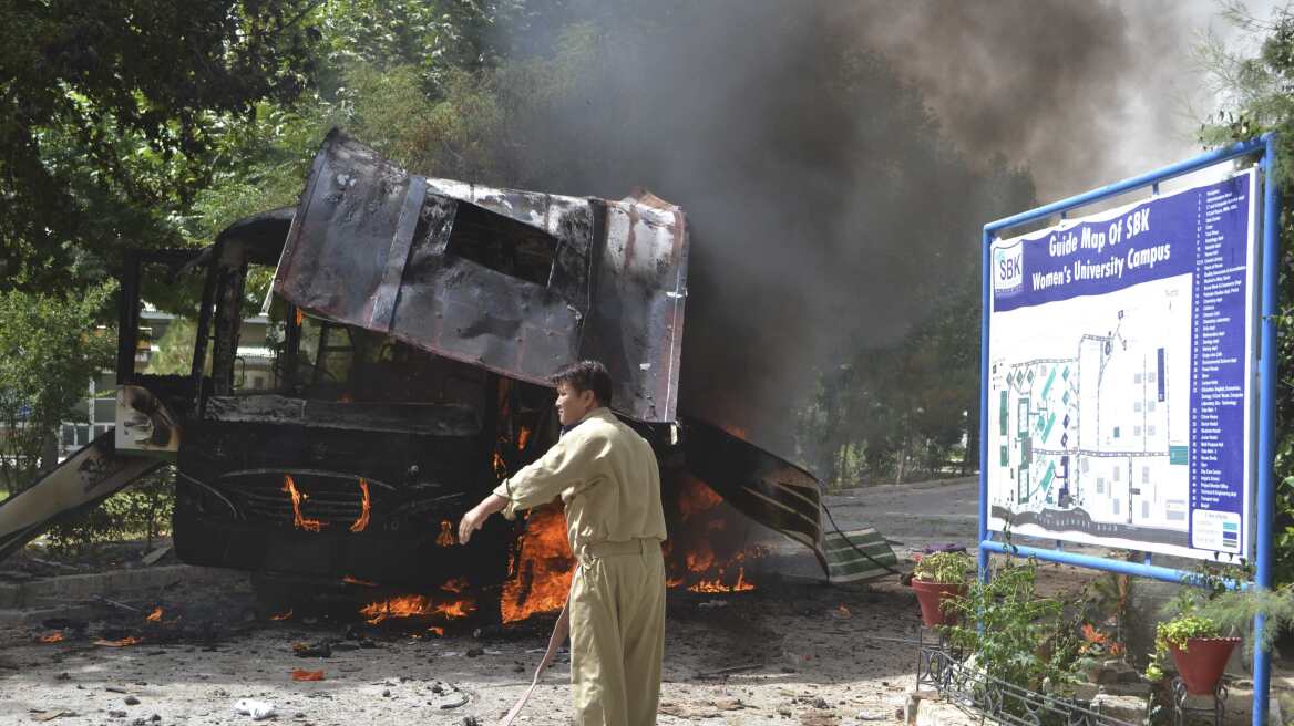 Πακιστάν: 12 νεκροί από βομβιστική επίθεση κατά γιατρών