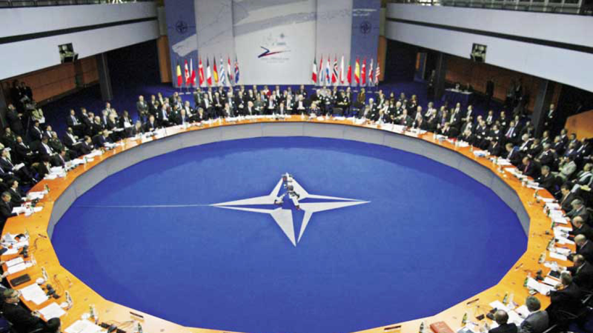 Το ΝΑΤΟ καλεί τη Ρωσία να αποσύρει τις δυνάμεις της από την Κριμαία