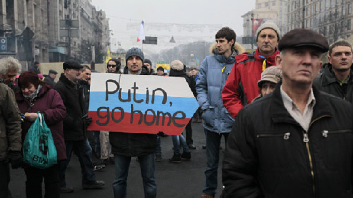 Ο Γιανουκόβιτς ζήτησε από τη Ρωσία να στείλει στρατεύματα στο ουκρανικό έδαφος