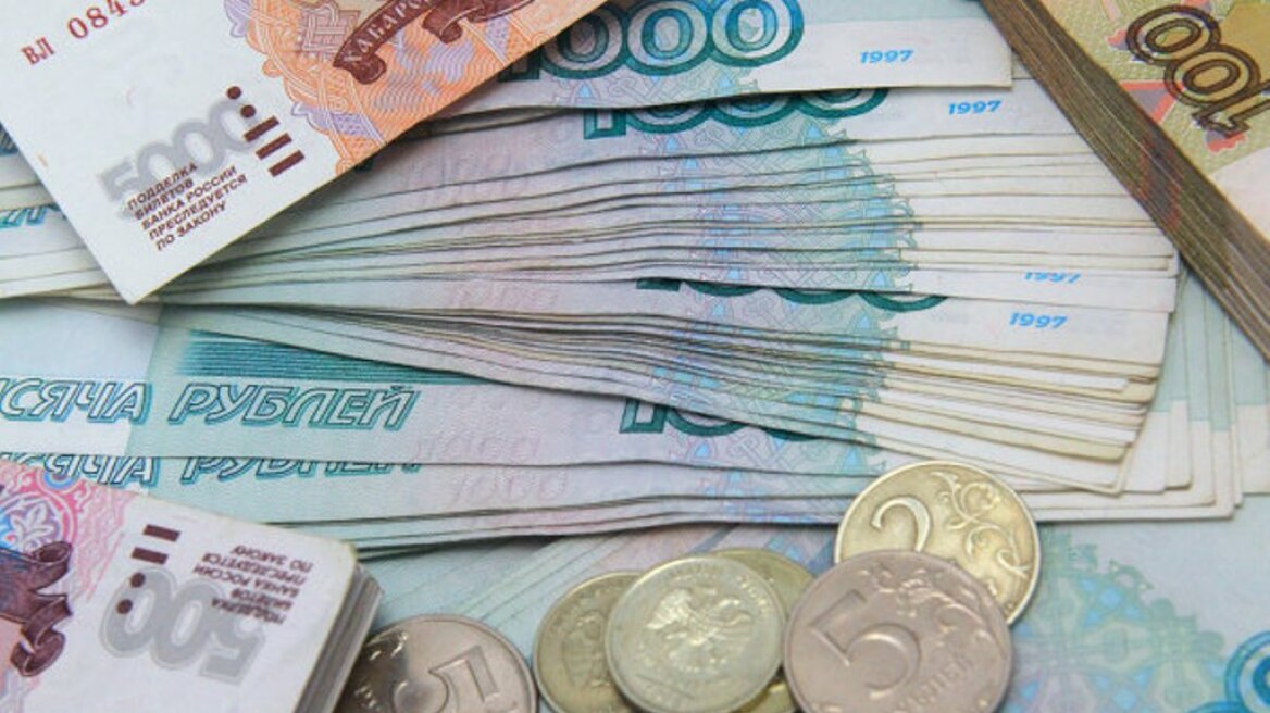 «Βουτιά» 13% στο χρηματιστήριο της Μόσχας - Σε ιστορικό χαμηλό το ρούβλι