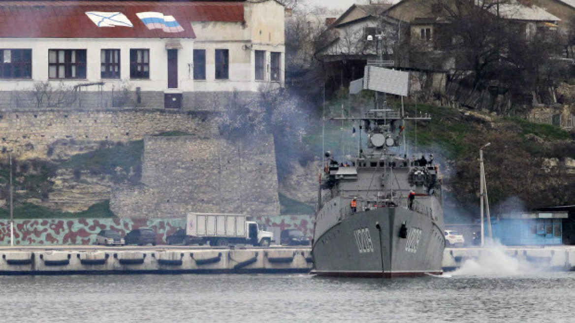 Υπ. Άμυνας Ουκρανίας: Η Ρωσία ζητά την παράδοση δύο πολεμικών πλοίων 