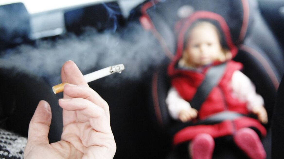 Το παθητικό κάπνισμα προκαλεί μη αναστρέψιμη βλάβη στις αρτηρίες των παιδιών