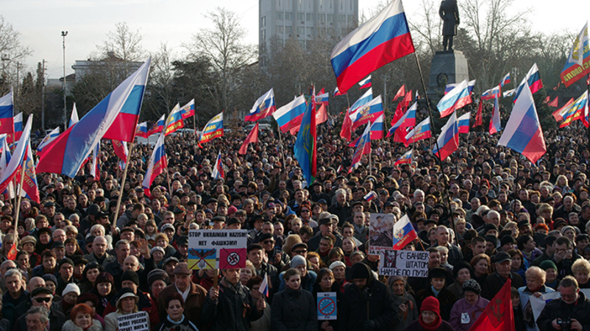 Ουκρανία: Περίπου 10.000 φιλορώσοι διαδήλωσαν στην πόλη Ντονέτσκ