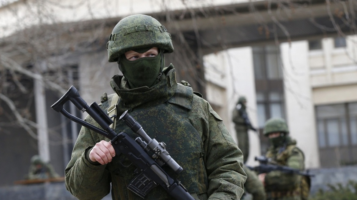 Κριμαία: Ρώσοι στρατιώτες άνοιξαν πυρ κατά την κατάληψη ουκρανικής ναυτικής βάσης