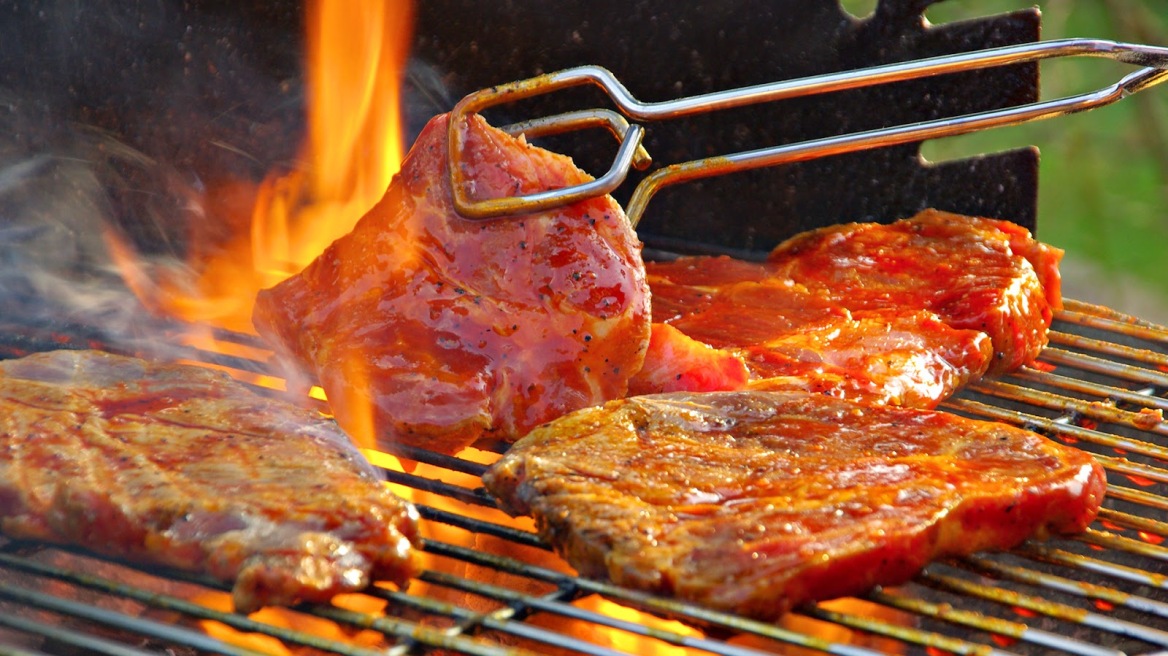 Εκατό κιλά κρέας το χρόνο τρώει κάθε Έλληνας